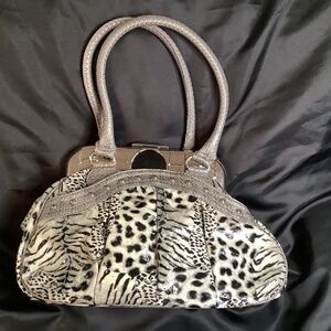EUC animal leopard cheetah black/white shoulder bag beauty